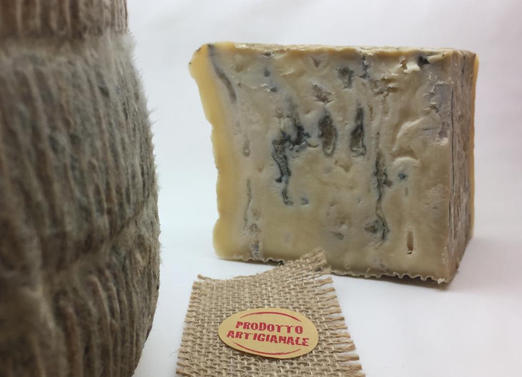 FORMAGGIO ERBORINATO DI LATTE VACCINO E BUFALINO 500 G