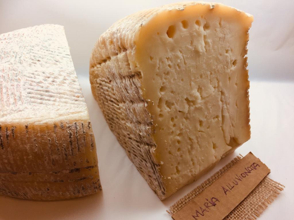 MARIA ALLUVIONATA formaggio morbido dal sapore intenso peso circa 500 grammi