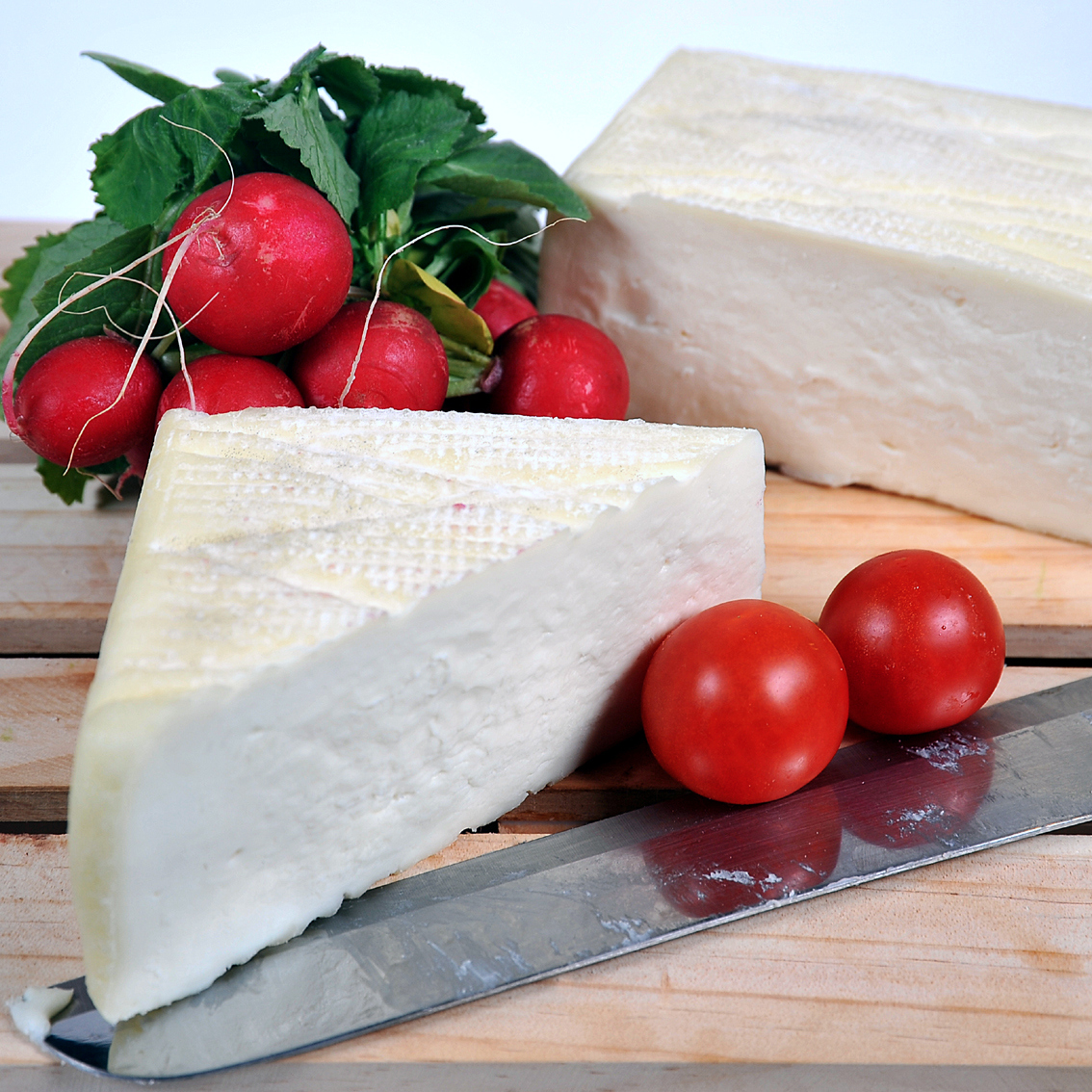 TOREGGIO è un formaggio morbido di latte vaccino e bufalino semistagionato peso circa 500 g